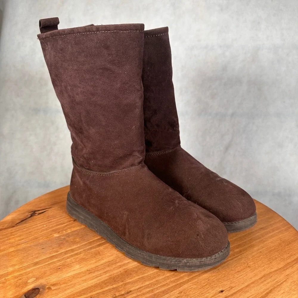 Muk Luks Faux Suede Boots Womens Size 8 Brown Good Knit Lined Mid Calf Pull On